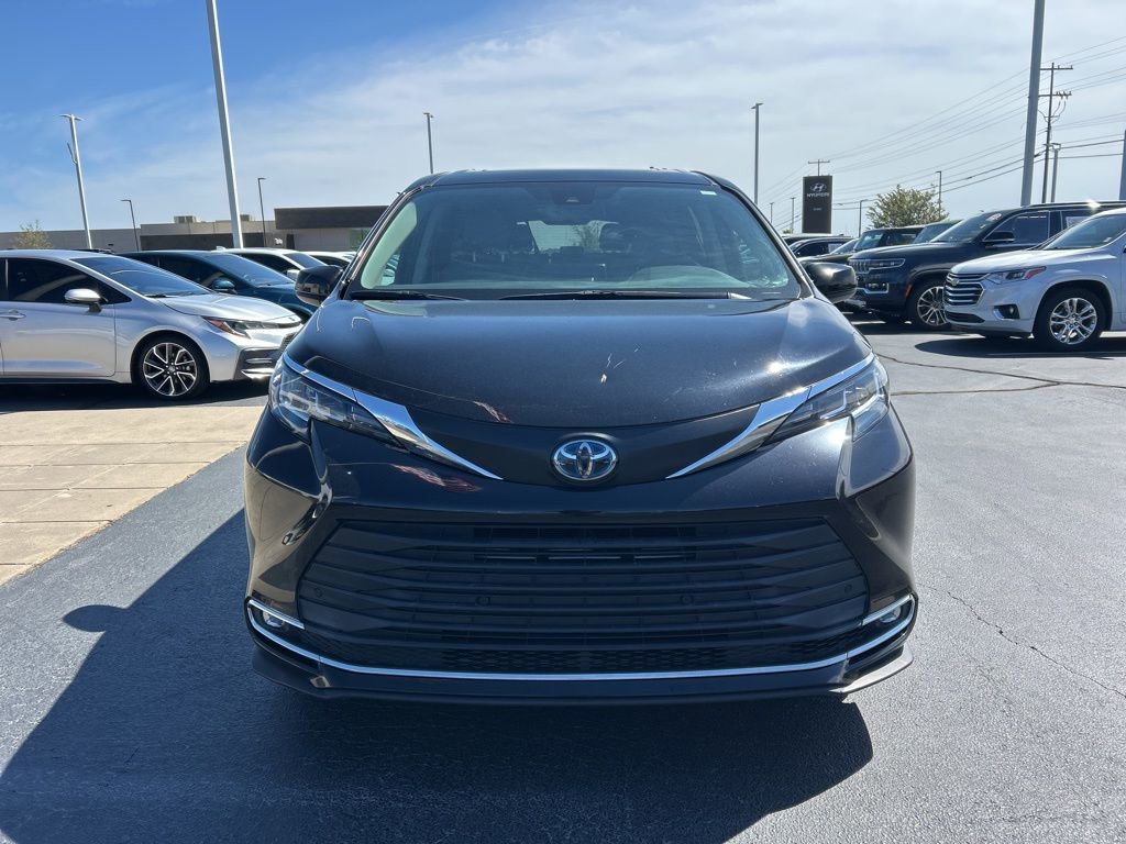 Used 2021 Toyota Sienna XLE image 23