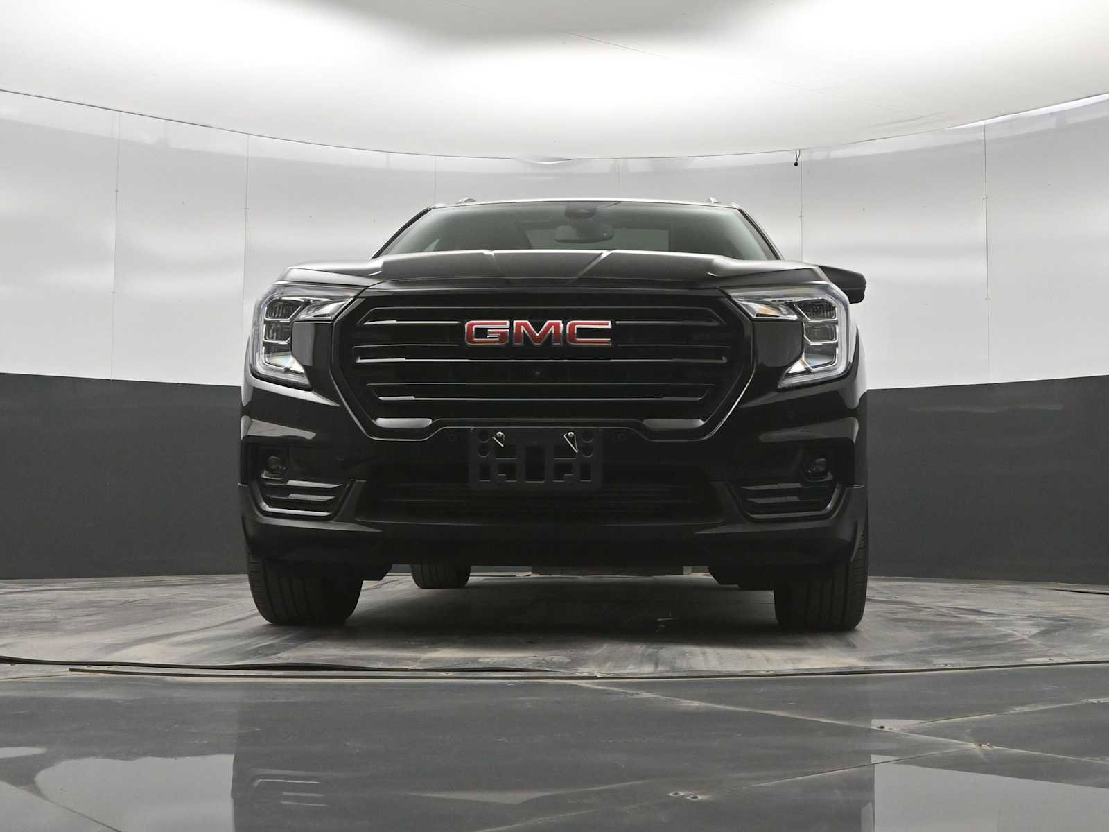 Used 2024 GMC Terrain SLT w/ Tech Package AWD/4WD image 32