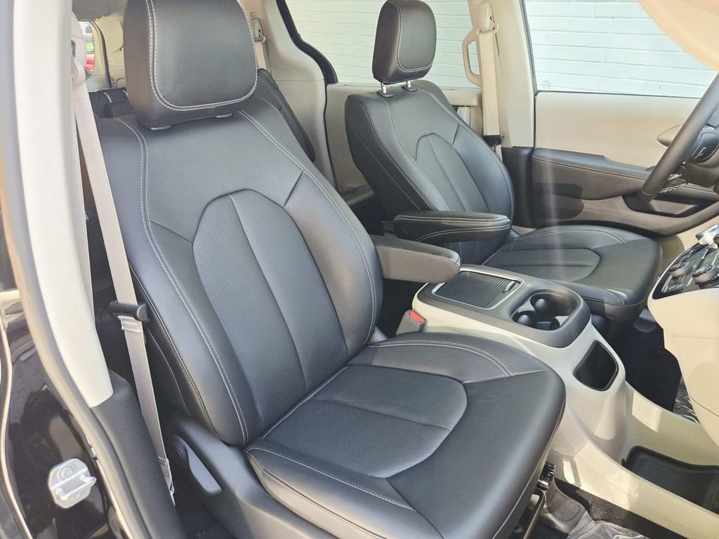 Used 2024 Chrysler Pacifica Touring-L w/ Road Tripper Package FWD image 17