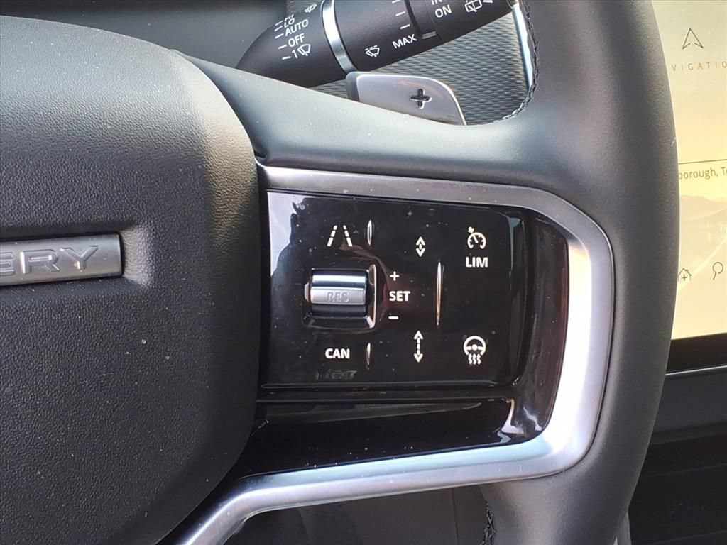 Certified 2025 Land Rover Discovery Sport Dynamic SE AWD/4WD image 18