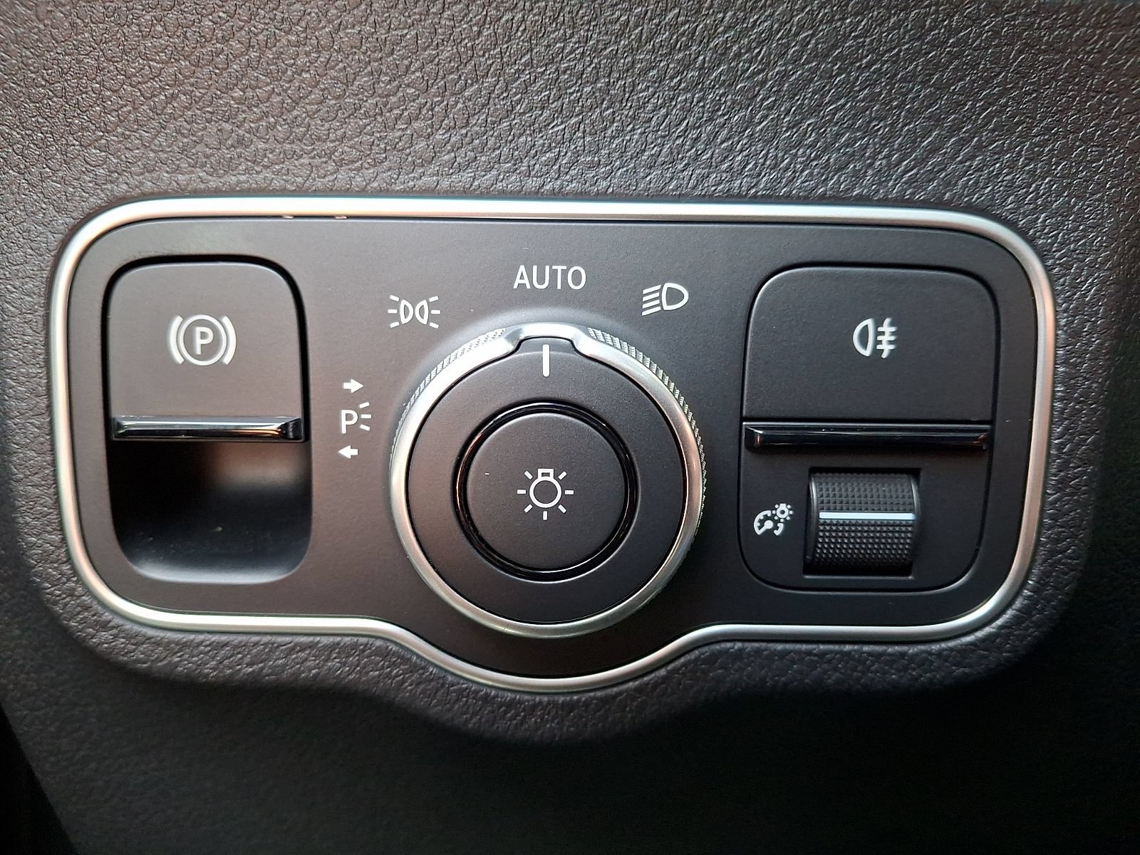 Certified 2024 Mercedes-Benz EQB 300 4MATIC image 25