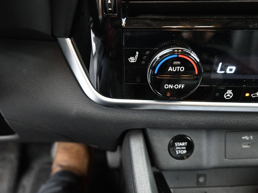 Used 2024 Nissan Rogue SL image 16