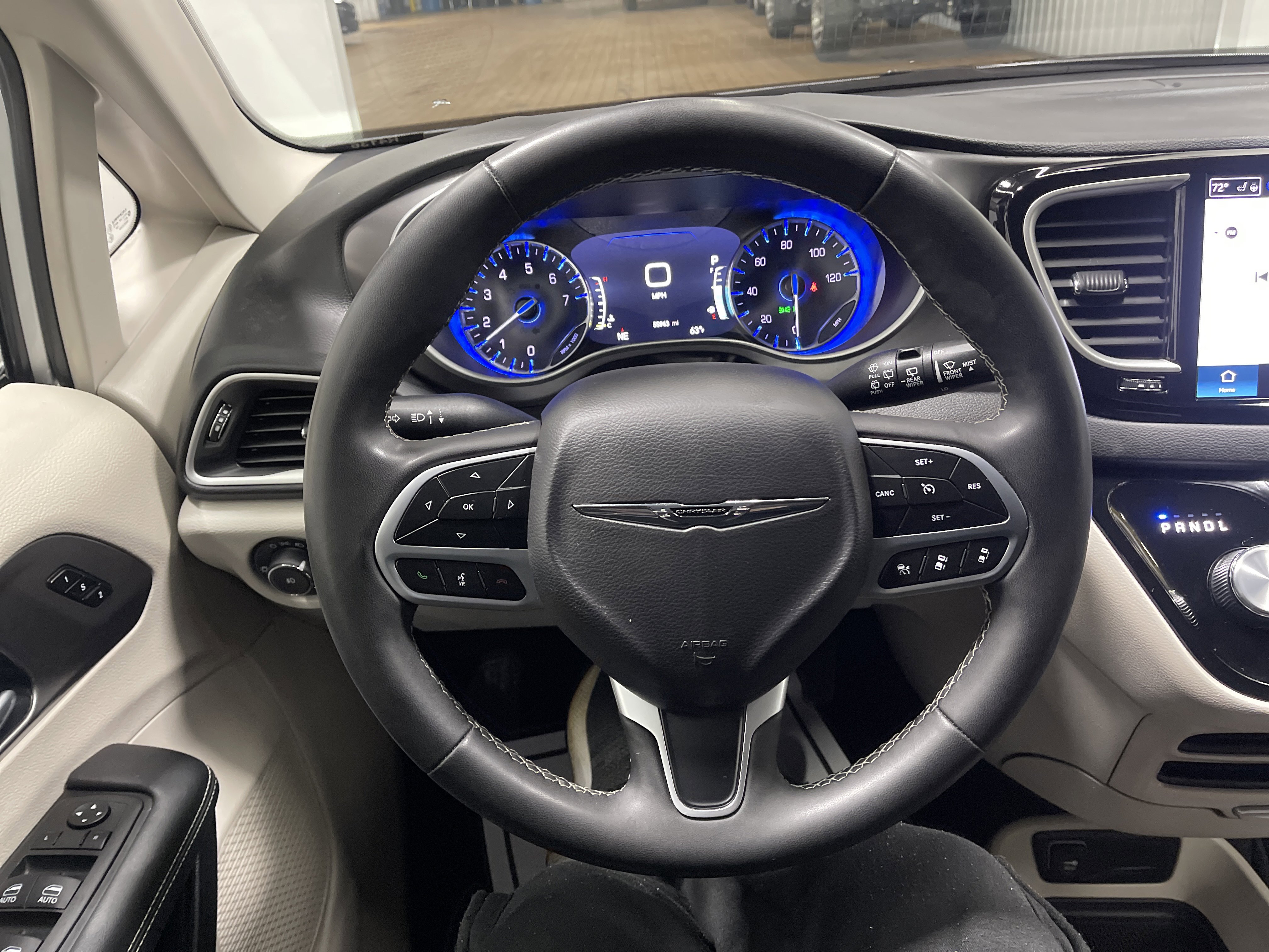 Used 2024 Chrysler Pacifica Touring-L image 29