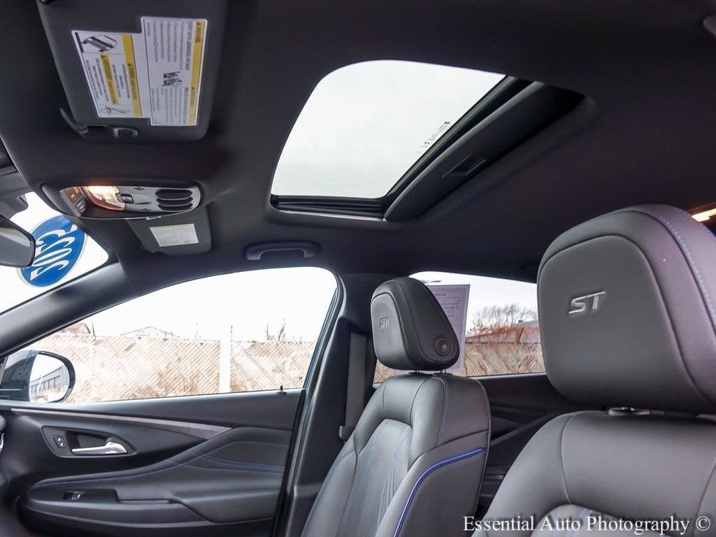 Used 2025 Buick Envista Sport Touring w/ Convenience I Package image 12