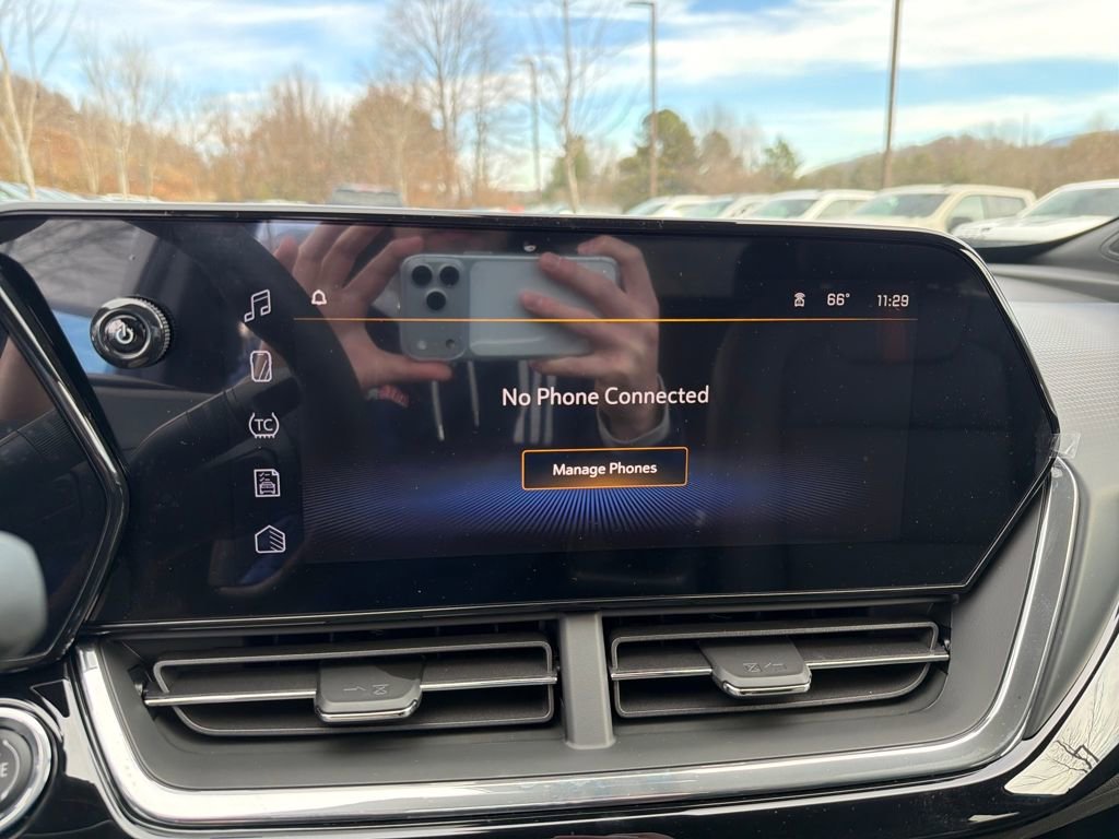 New 2025 Chevrolet Trax RS w/ Driver Confidence Package image 19