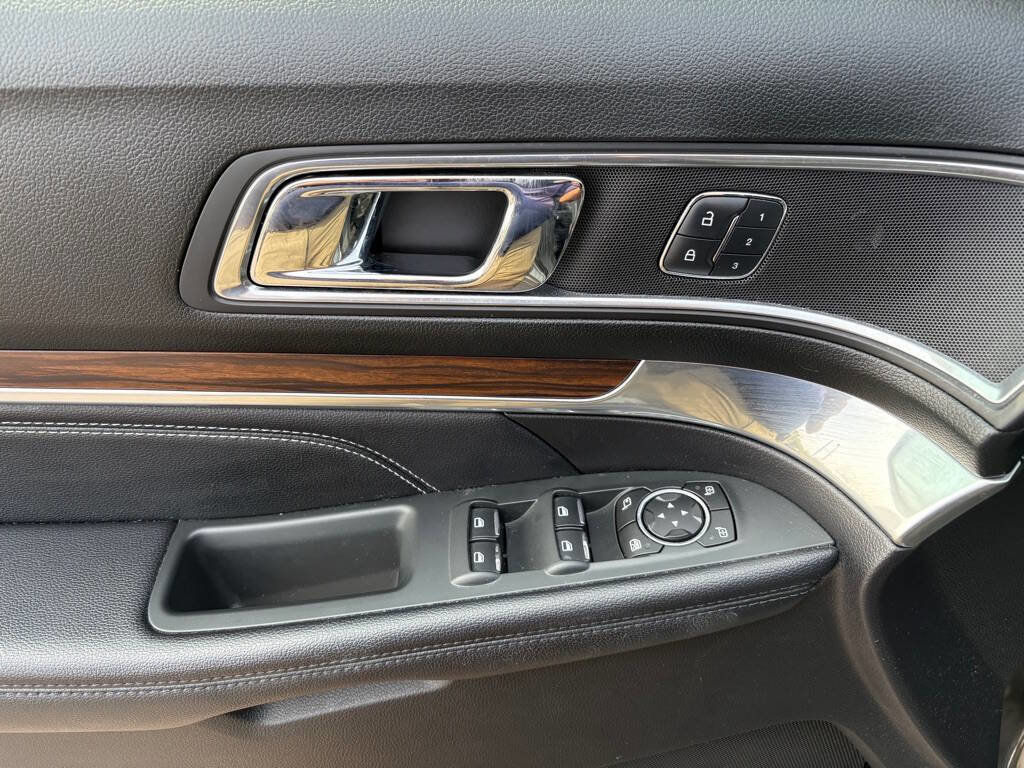 Used 2017 Ford Explorer Limited image 8