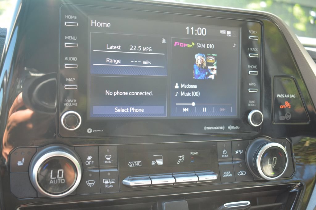 Used 2022 Toyota Highlander XLE AWD/4WD image 16
