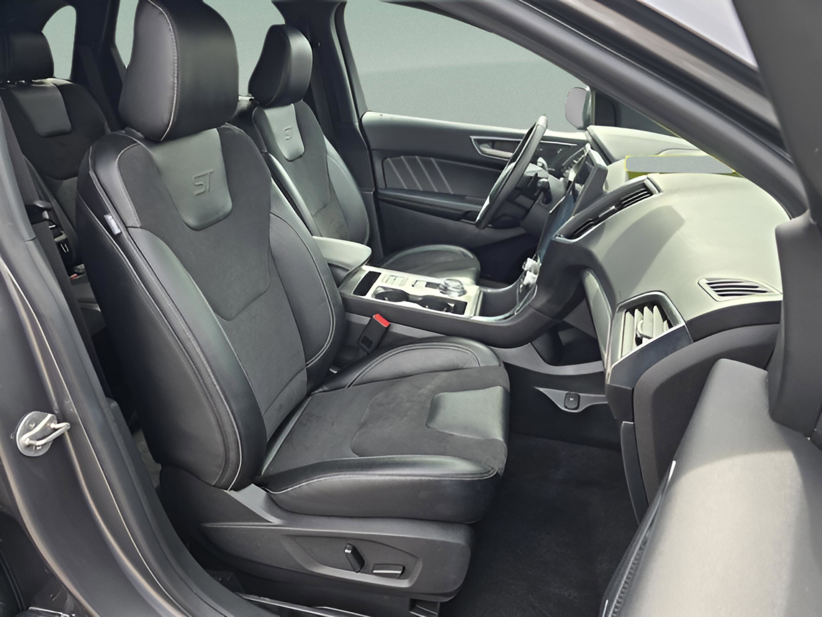 Used 2024 Ford Edge ST w/ Cold Weather Package image 11