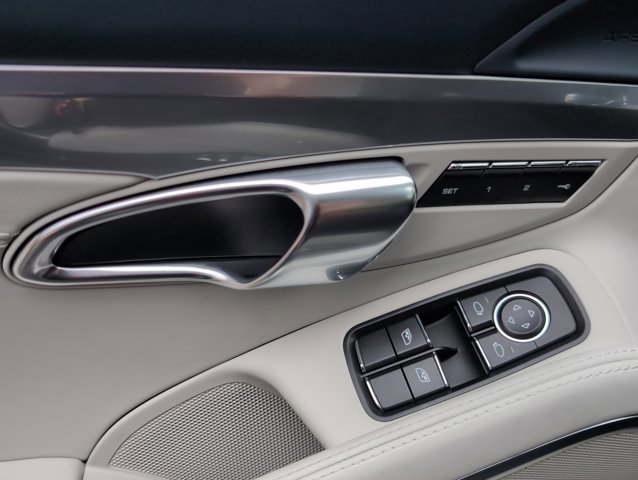 Used 2019 Porsche 718 Boxster RWD image 16