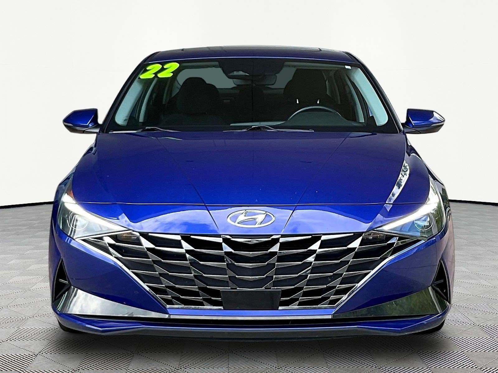 Used 2022 Hyundai Elantra SEL w/ Convenience + Premium Package FWD image 2