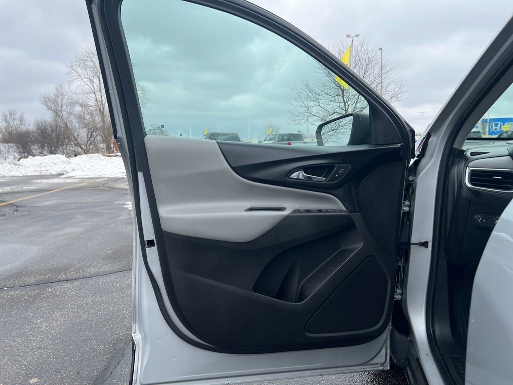 Used 2020 Chevrolet Equinox LS w/ LS Convenience Package image 8
