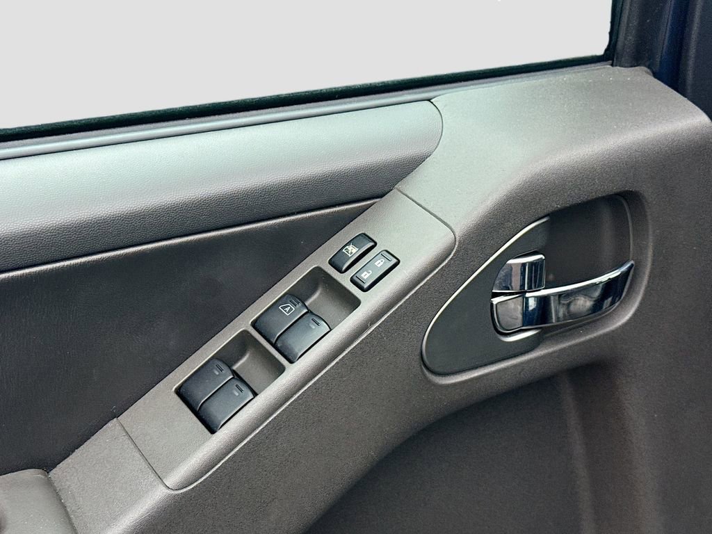 Used 2020 Nissan Frontier PRO-4X image 18