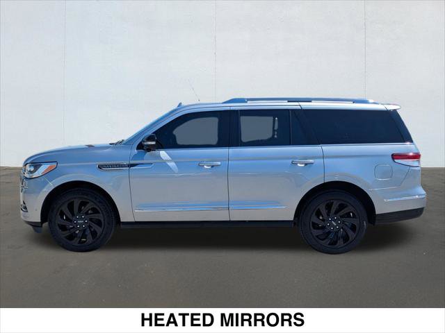 Used 2023 Lincoln Navigator Reserve image 2