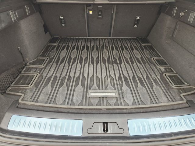 Used 2025 Land Rover Range Rover Velar S image 30