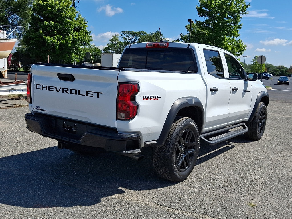 Used 2024 Chevrolet Colorado Trail Boss w/ Technology Package AWD/4WD image 11