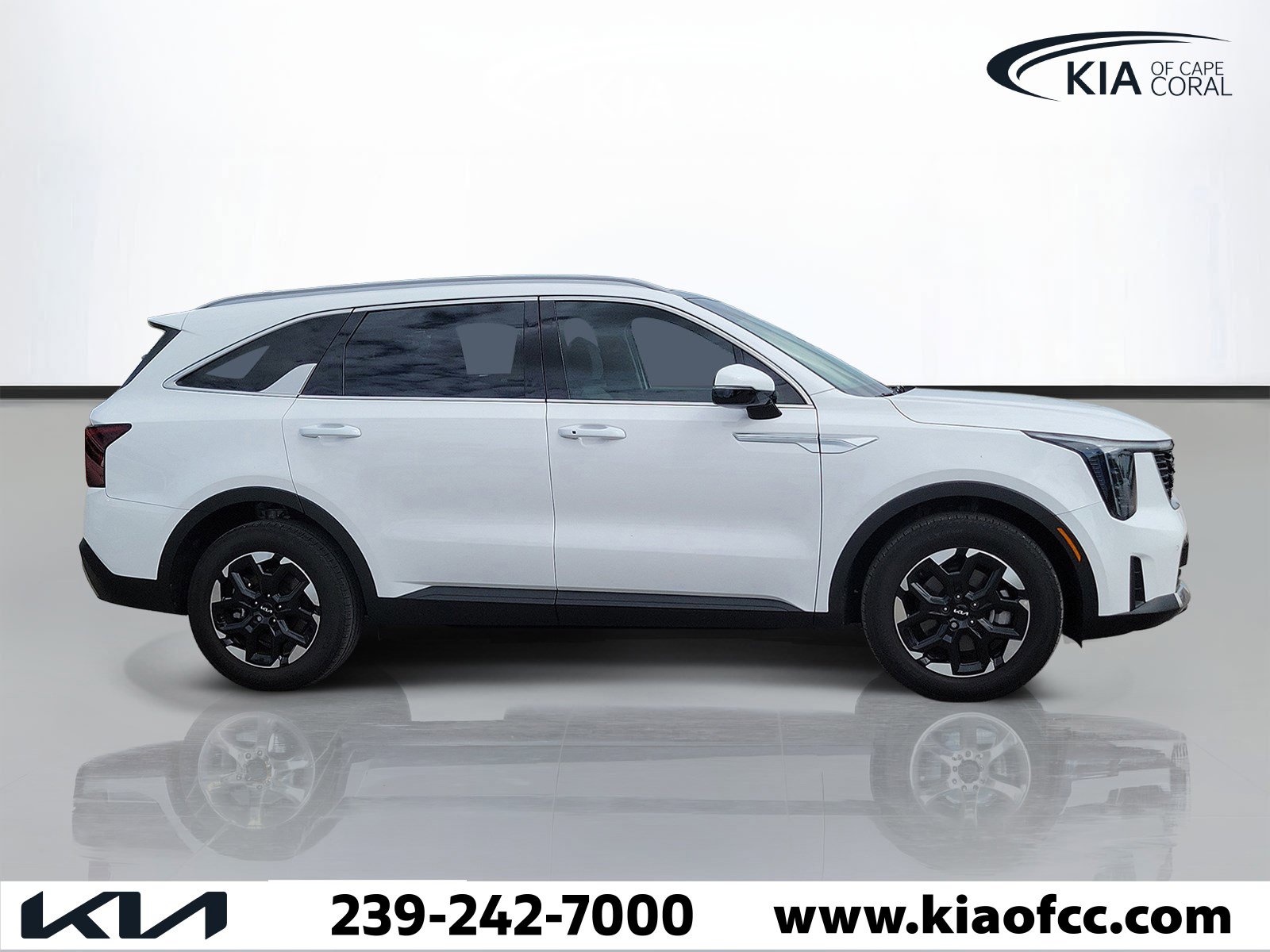 Used 2025 Kia Sorento S w/ Panoramic Sunroof Package FWD image 3