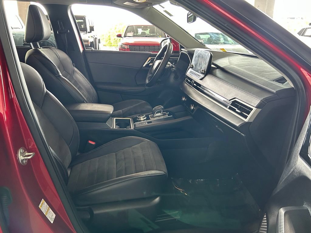 Used 2024 Mitsubishi Outlander SE Black Edition FWD image 36