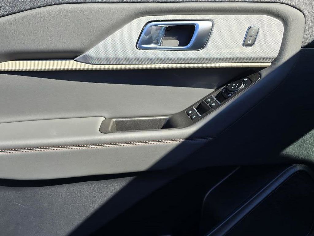 New 2025 Ford Explorer Active image 15