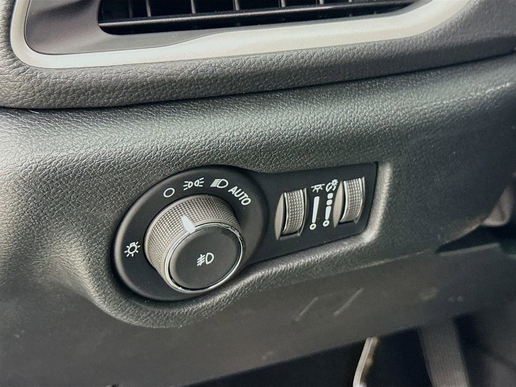 New 2026 Chrysler Pacifica Select image 14