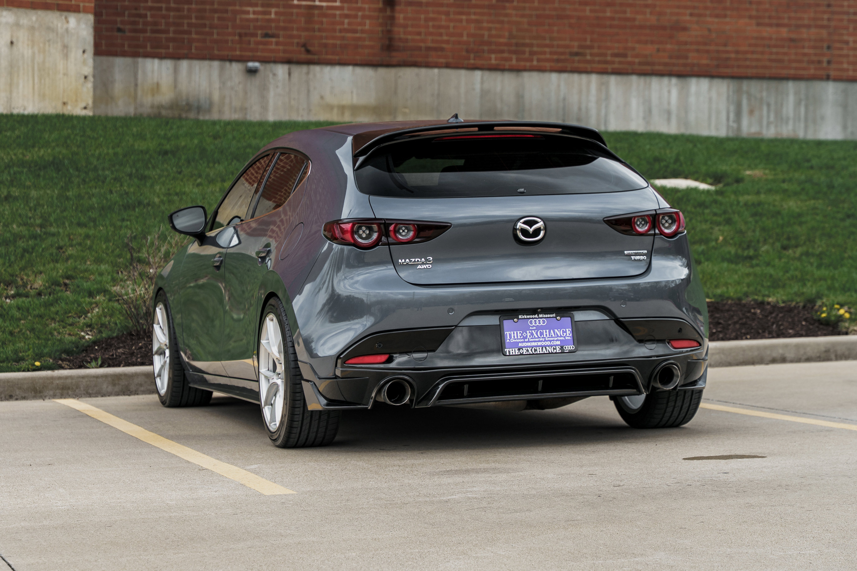 Used 2021 MAZDA MAZDA3 Hatchback w/Premium Plus Pkg image 5