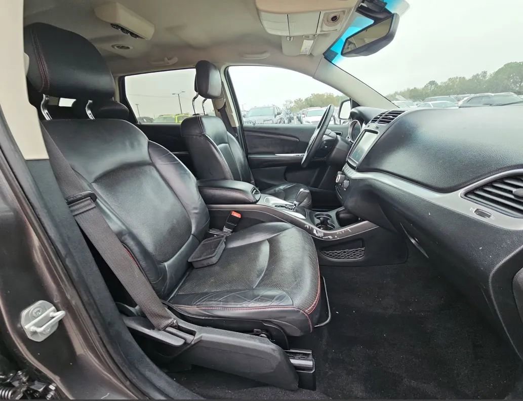 Used 2015 Dodge Journey R/T w/ Flexible Seating Group image 5