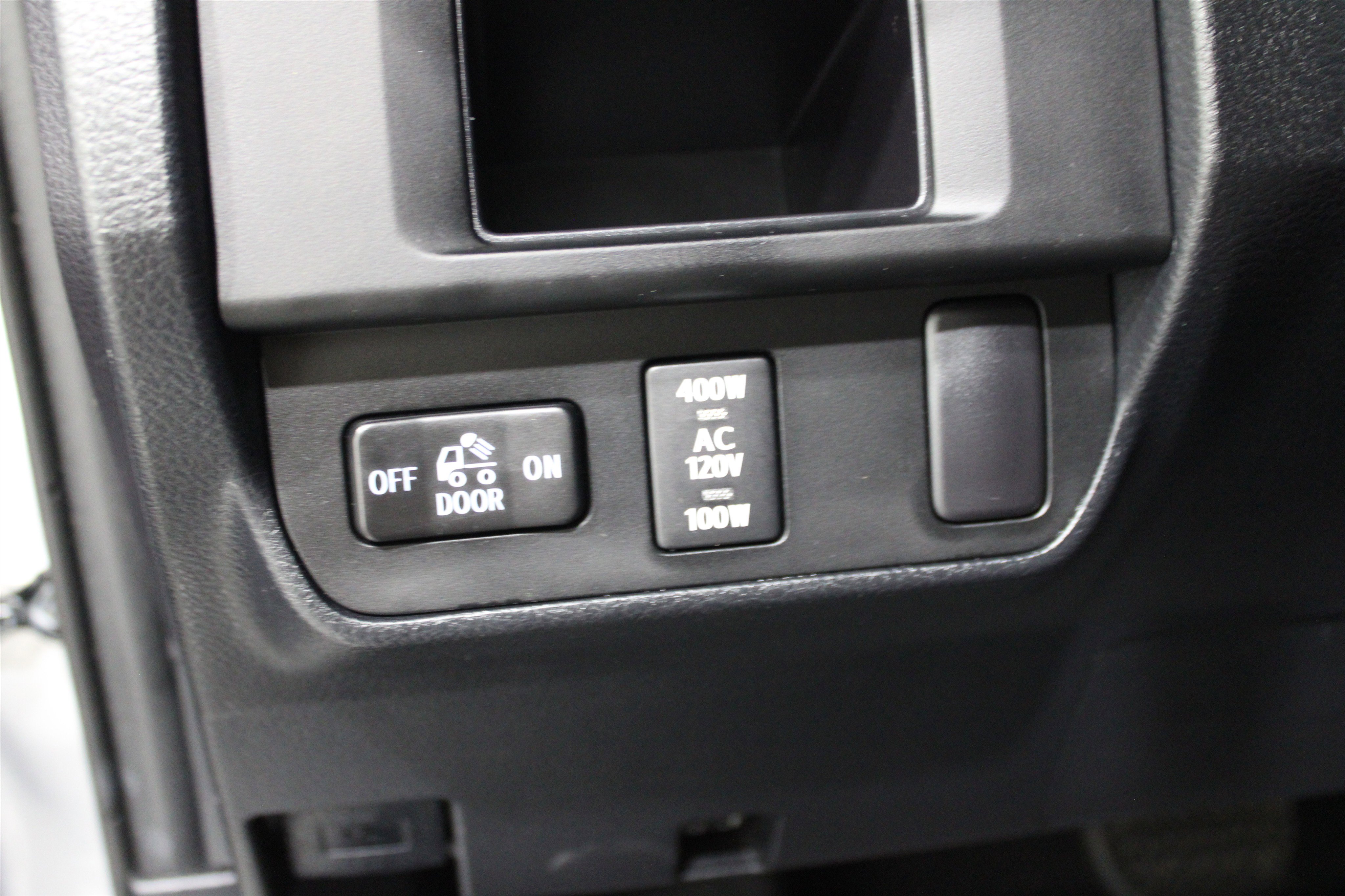 Used 2016 Toyota Tacoma Limited image 7