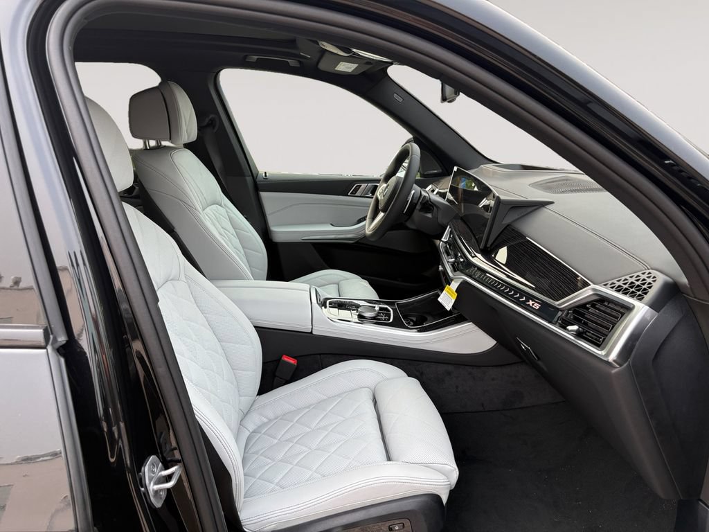 New 2026 BMW X5 xDrive40i w/ M Sport Package AWD/4WD image 15