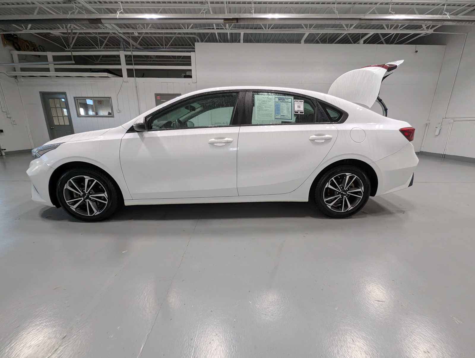Used 2024 Kia Forte LXS w/ LXS Technology Package FWD image 12