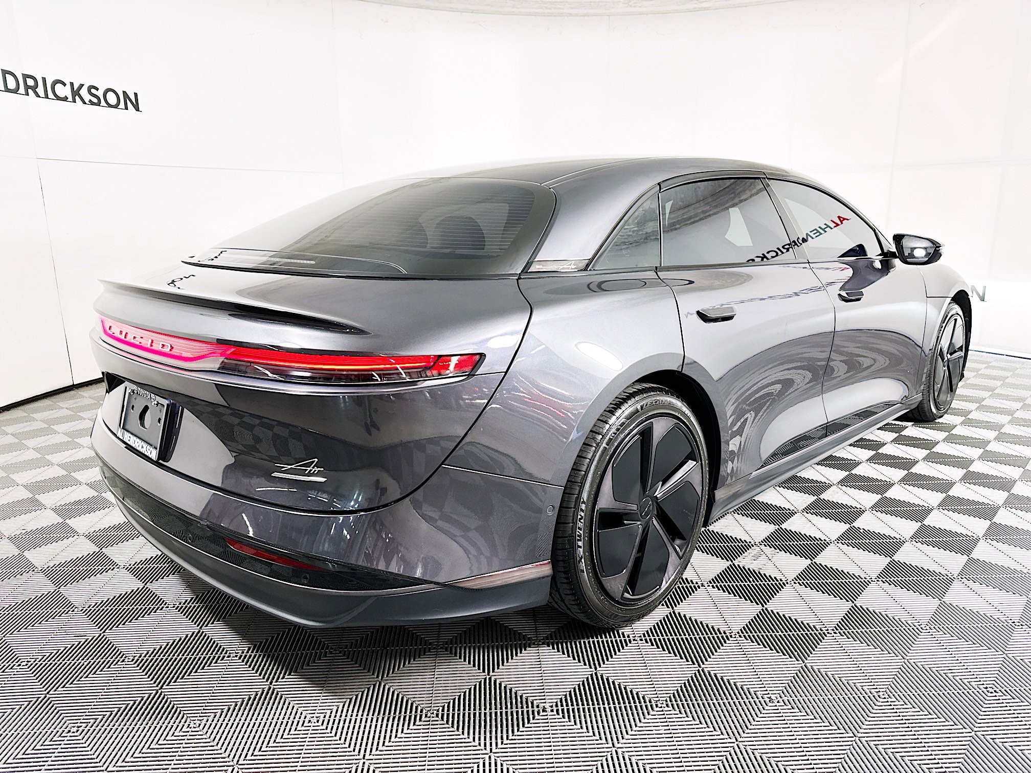 Used 2024 Lucid Air Touring image 3