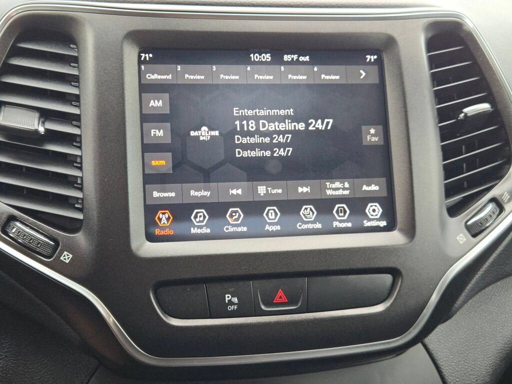 Used 2019 Jeep Cherokee Trailhawk AWD/4WD image 30