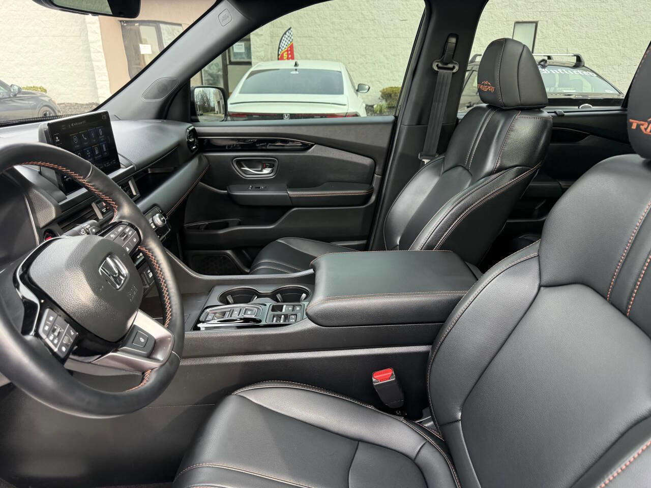 Used 2025 Honda Pilot TrailSport image 19