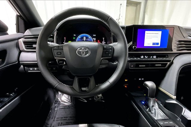 Used 2025 Toyota Camry SE FWD image 6