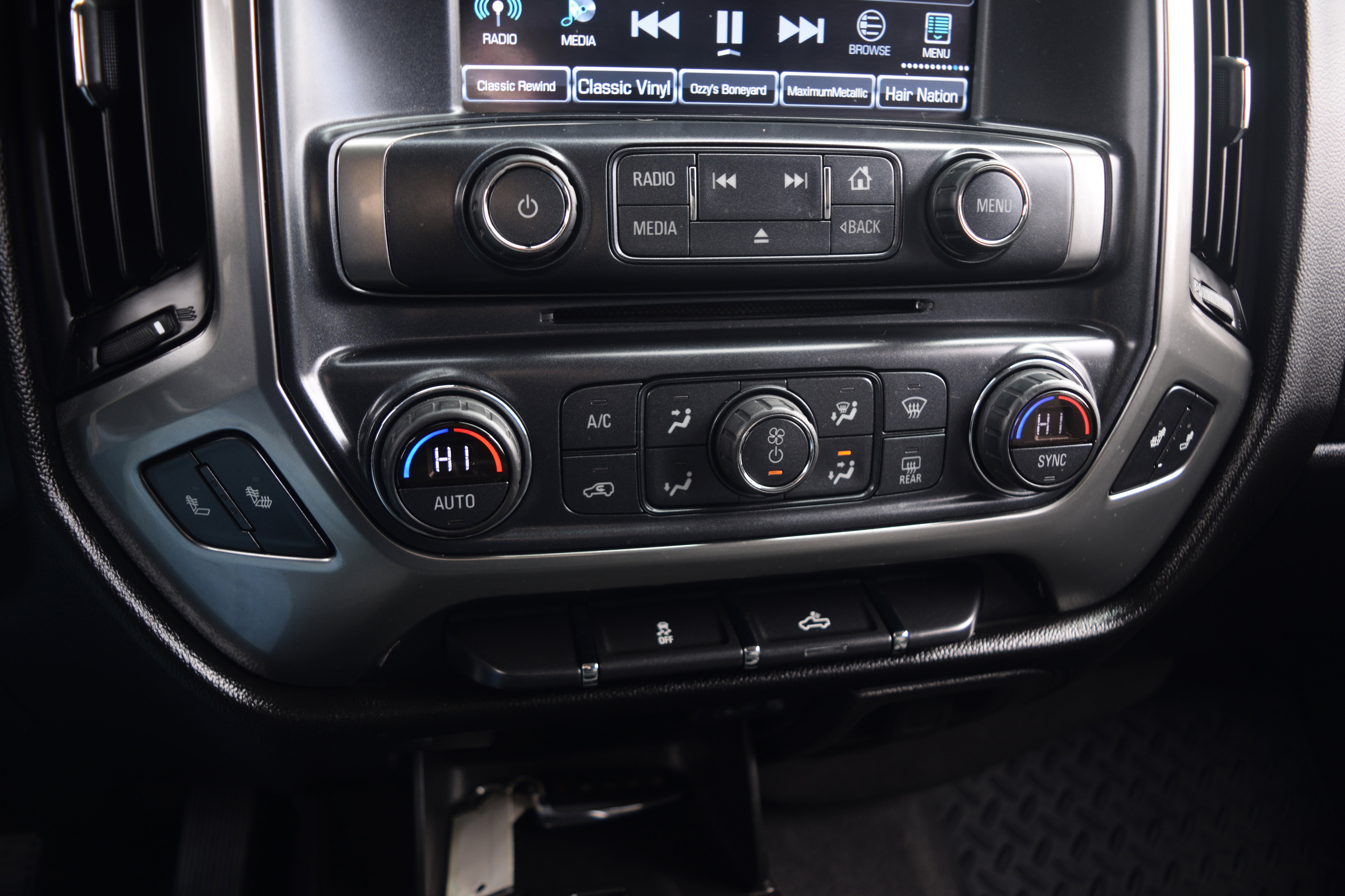 Used 2018 Chevrolet Silverado 1500 LT w/ All Star Edition AWD/4WD image 11