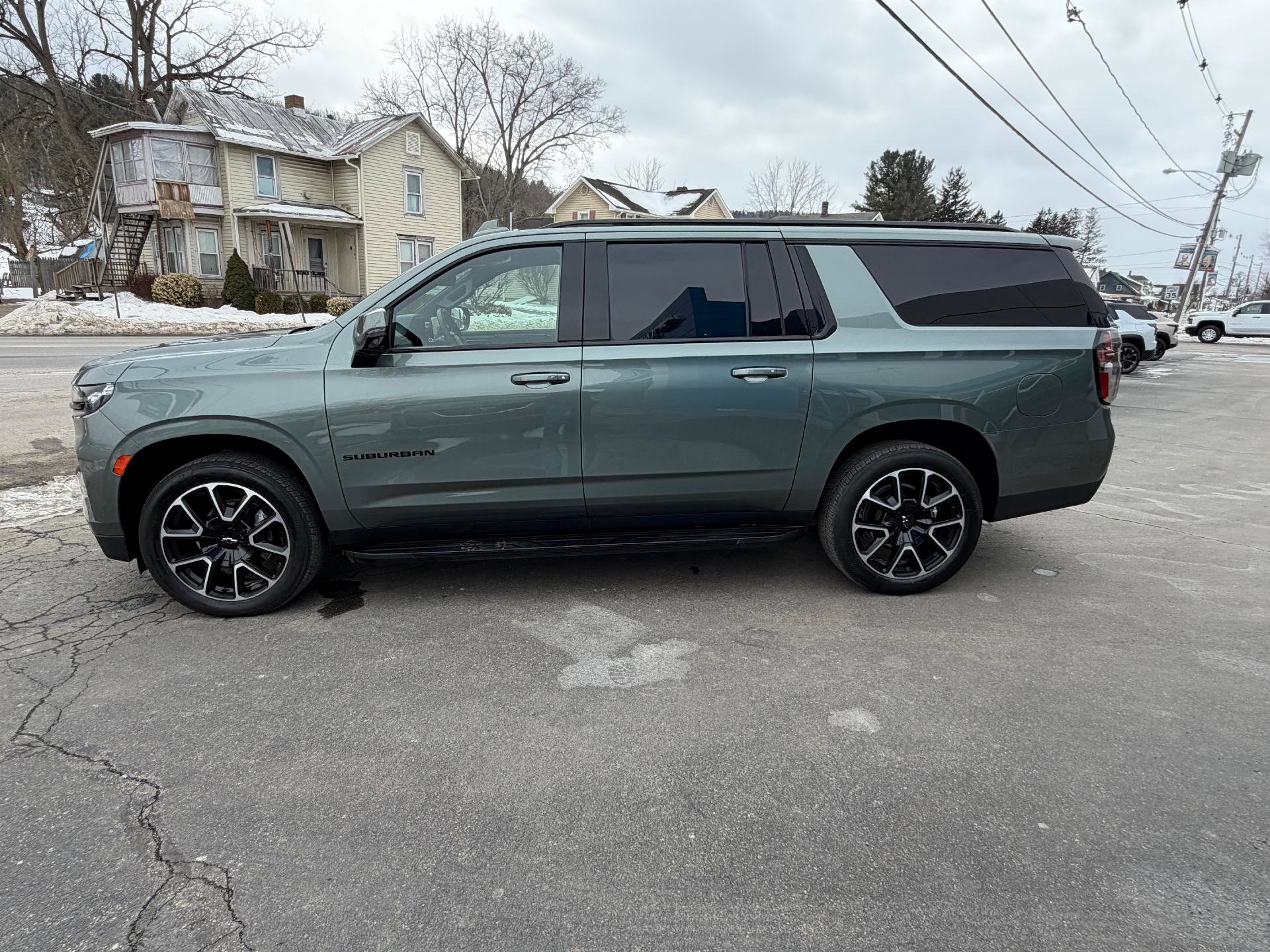 Used 2024 Chevrolet Suburban RST w/ Luxury Package image 3
