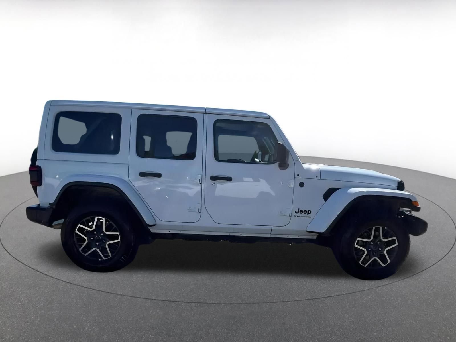 Used 2025 Jeep Wrangler Sahara image 16