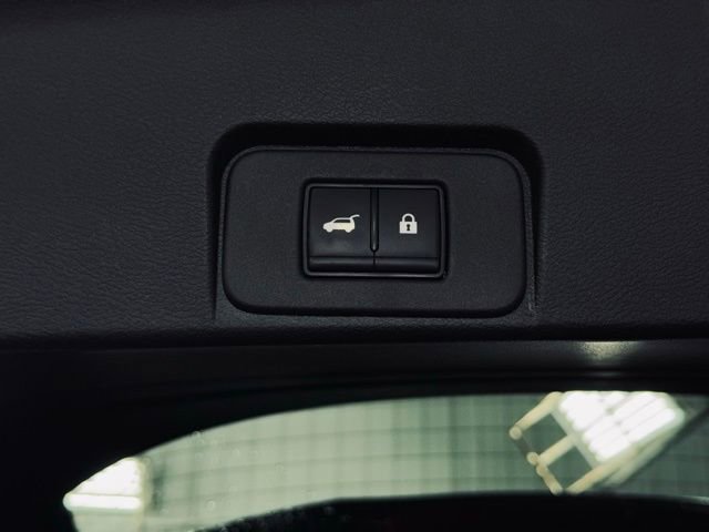 Used 2023 Nissan Rogue SL w/ SL Premium Package image 14