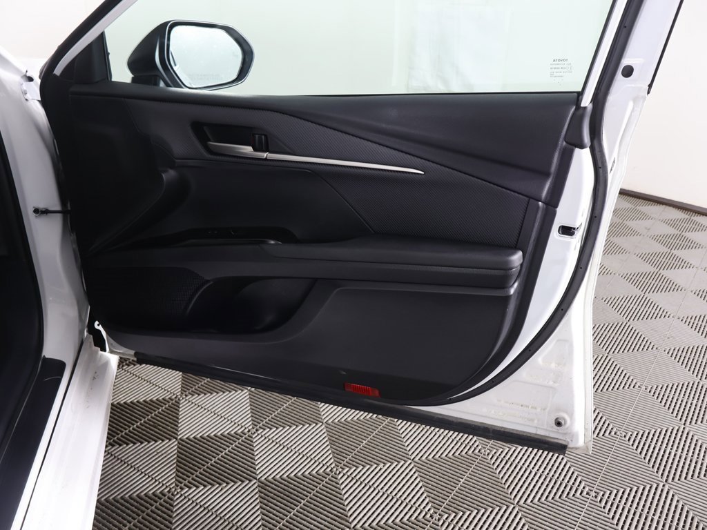 Used 2025 Toyota Camry SE image 21