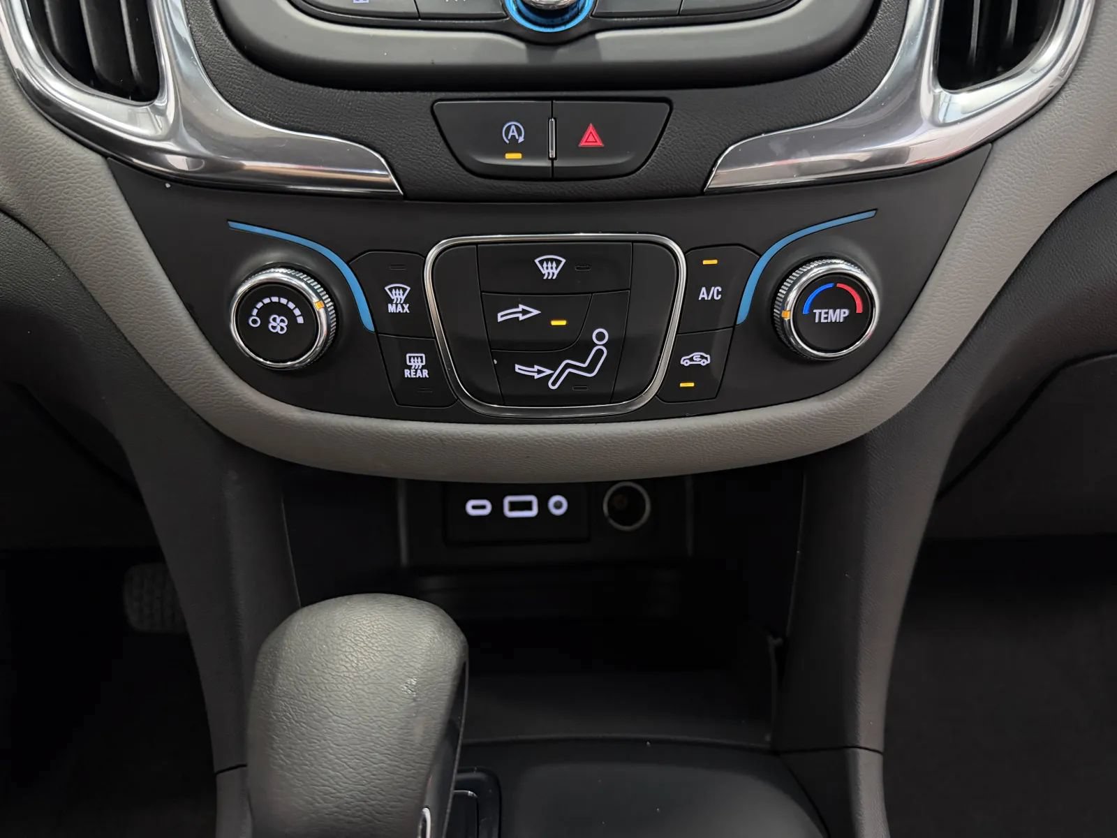 Used 2023 Chevrolet Equinox LS w/ LS Convenience Package AWD/4WD image 34