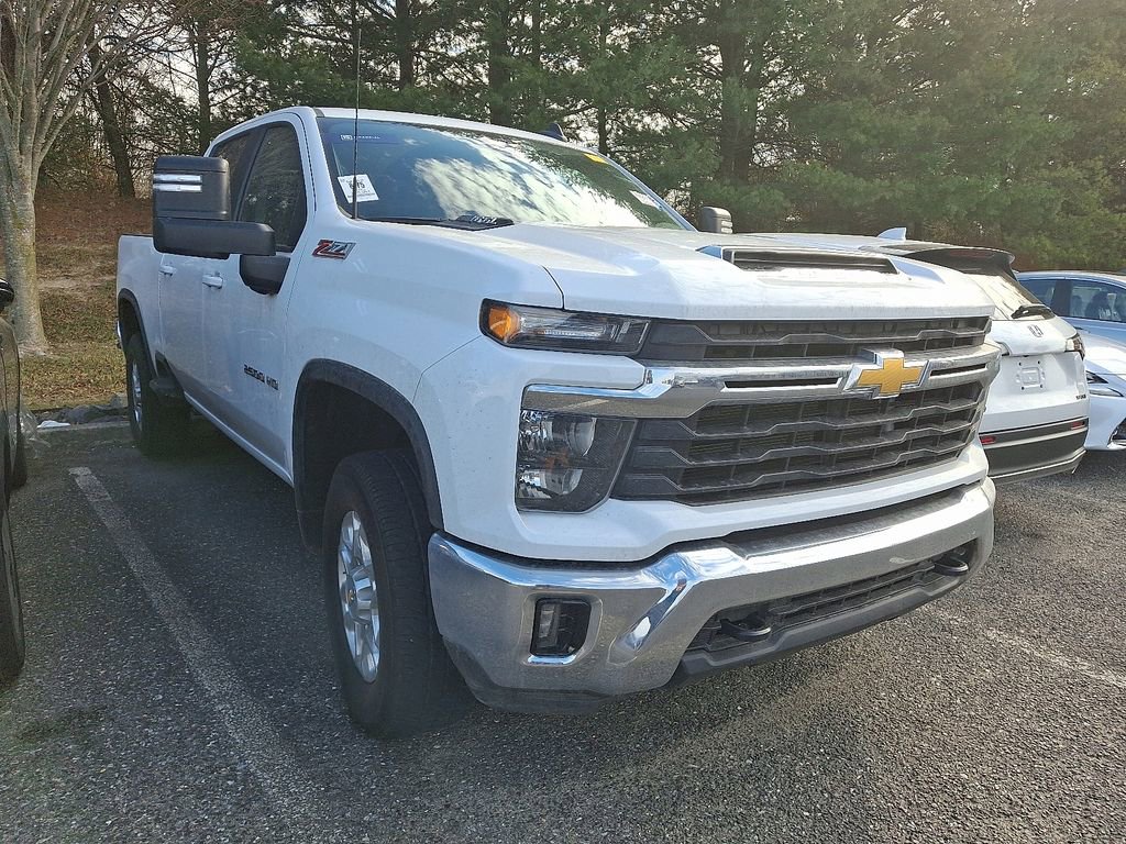 Used 2025 Chevrolet Silverado 2500 LT image 3