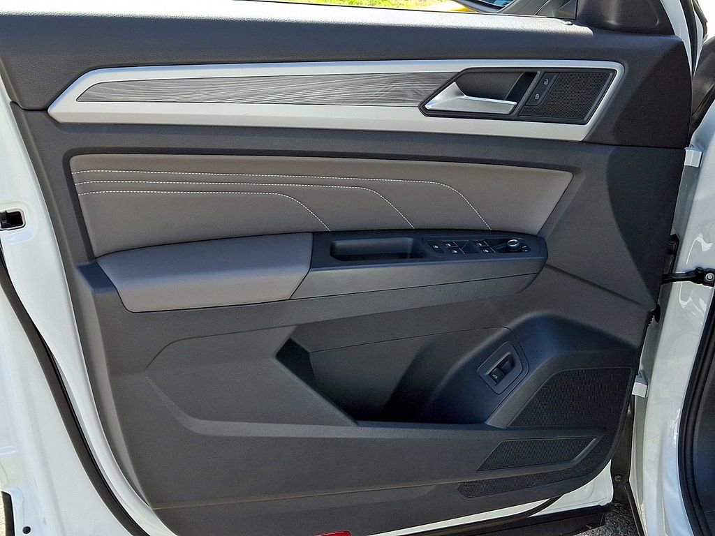 Certified 2023 Volkswagen Atlas Cross Sport SE w/ Panoramic Sunroof Package AWD/4WD image 12