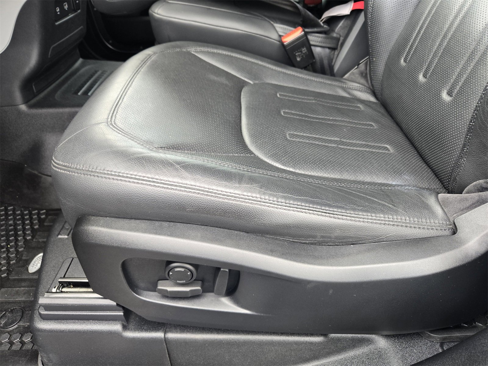 Used 2021 Land Rover Defender 90 First Edition image 20