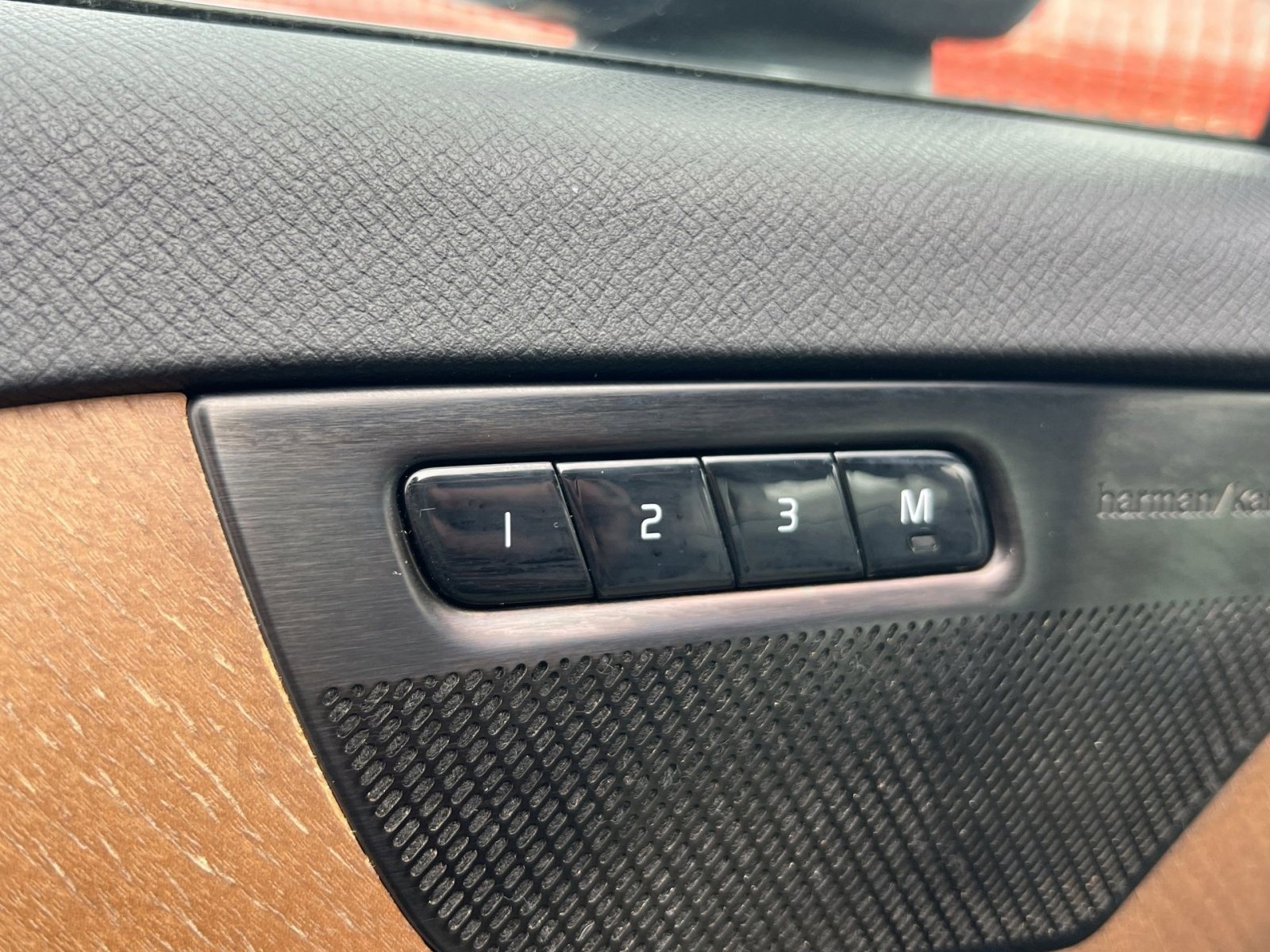 Used 2022 Volvo XC90 T6 Momentum w/ Advanced Package image 28