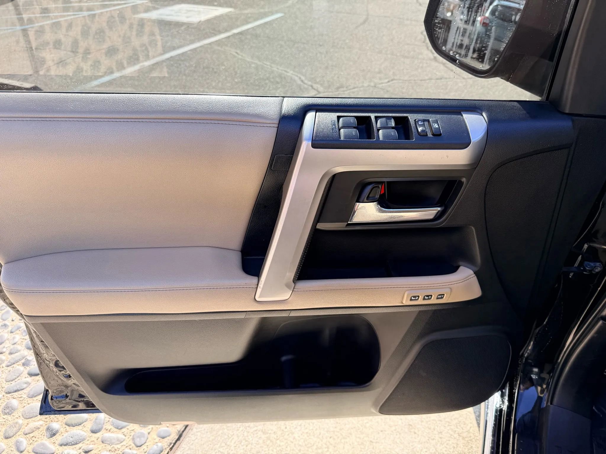 Used 2017 Toyota 4Runner Limited image 11