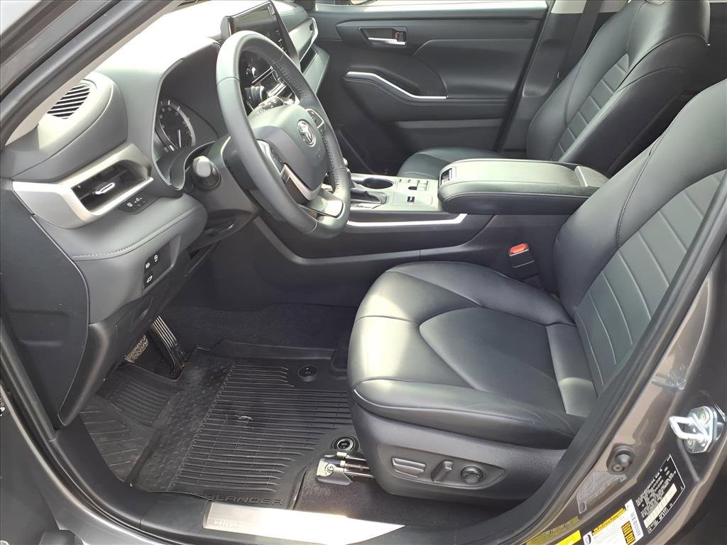 Used 2024 Toyota Highlander XLE image 14