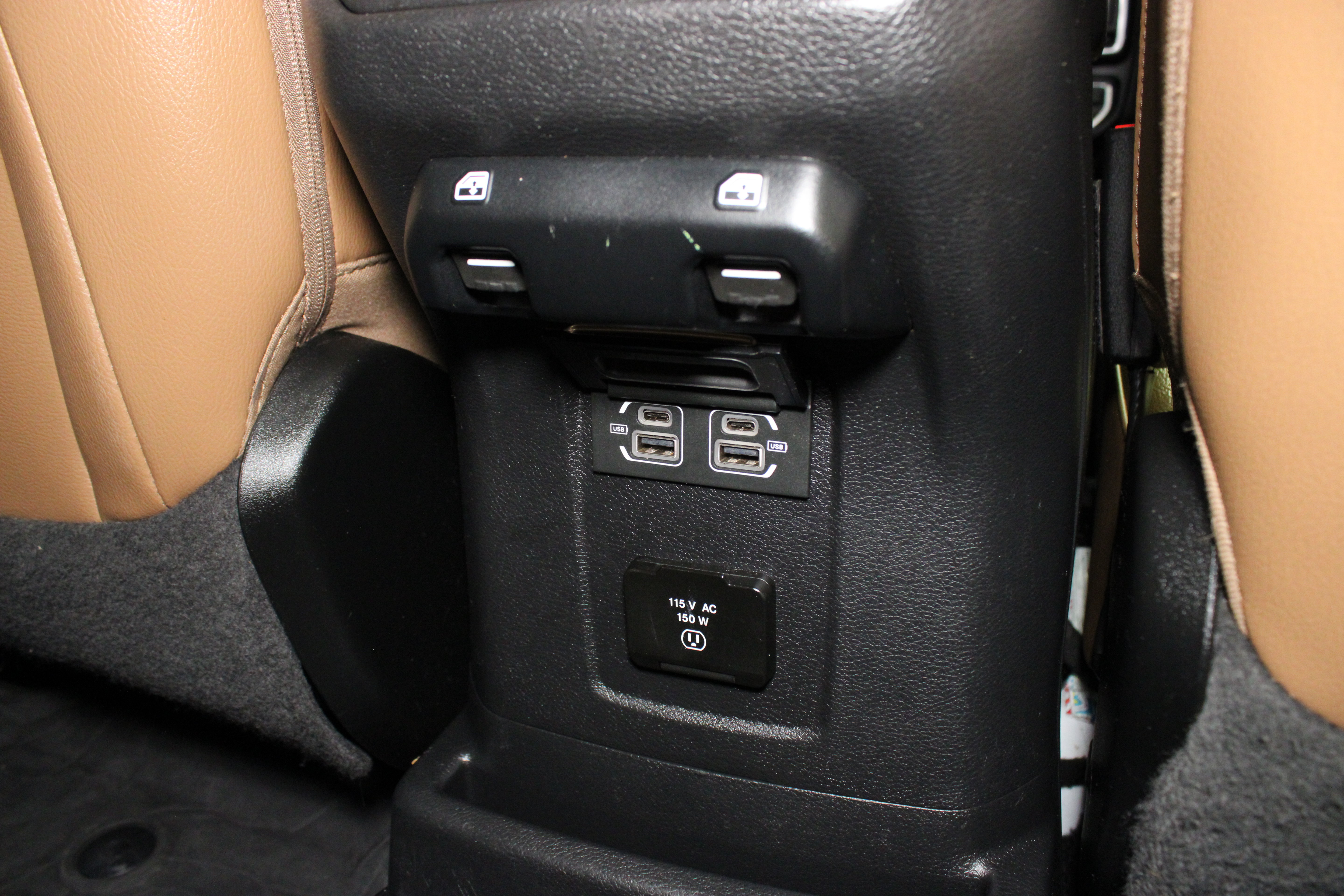 Used 2022 Jeep Wrangler Unlimited Sahara w/ Cold Weather Group AWD/4WD image 17