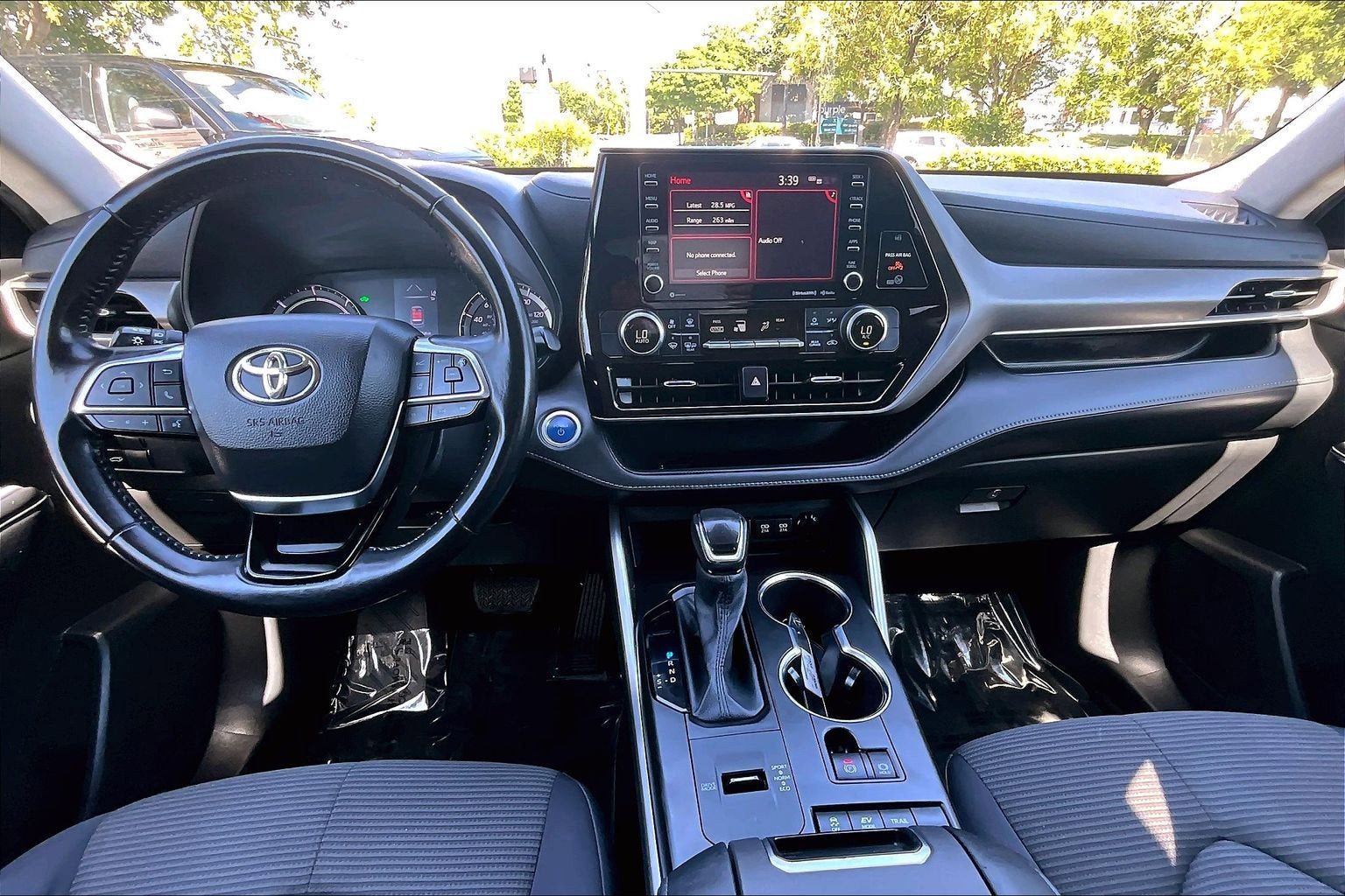 Used 2021 Toyota Highlander LE AWD/4WD image 14