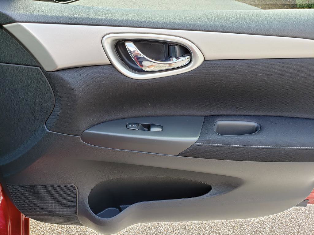 Used 2015 Nissan Sentra SV FWD image 18