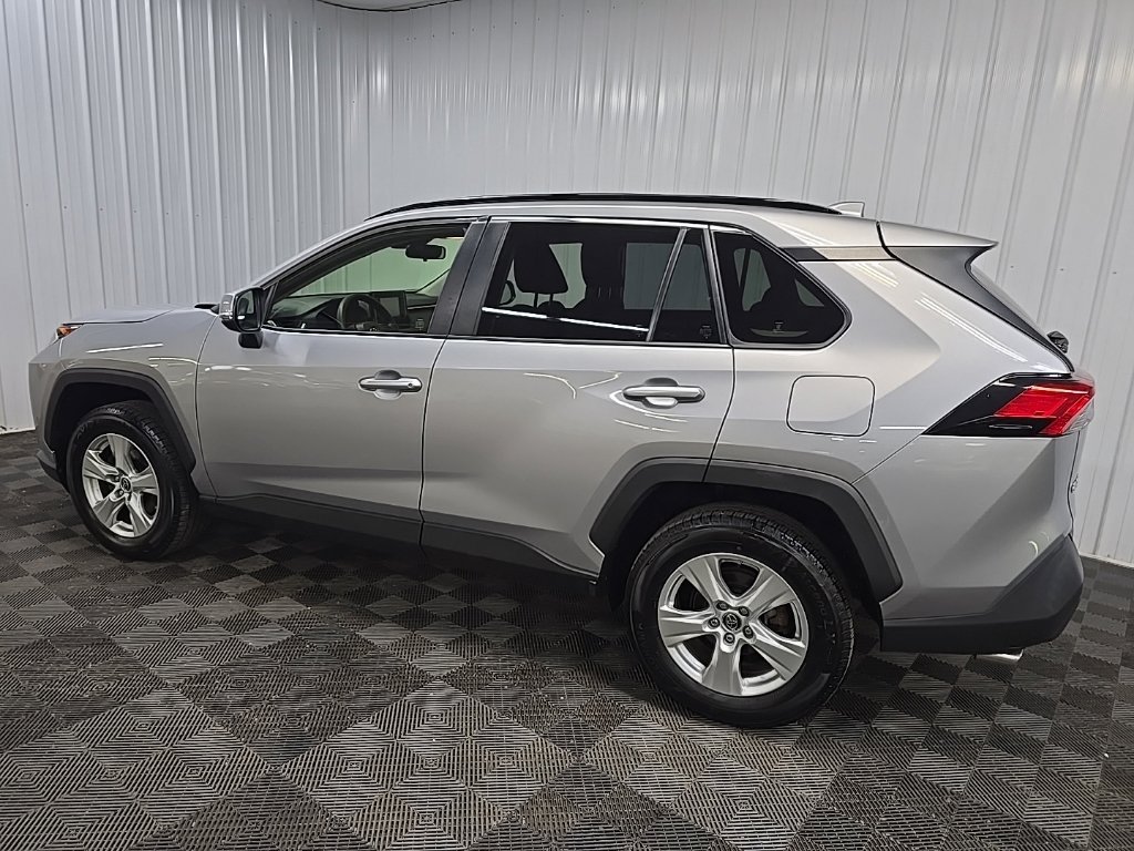 Used 2019 Toyota RAV4 XLE AWD/4WD image 4