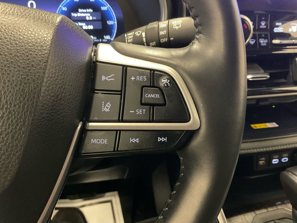 Used 2023 Toyota Highlander Limited image 25