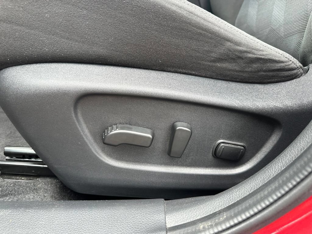 Used 2016 Nissan Rogue SV FWD image 16